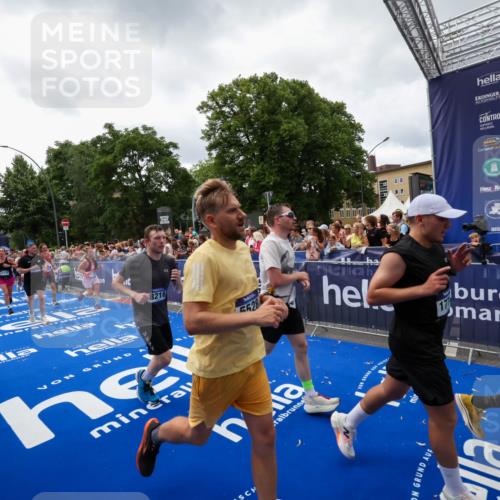 29.06.2025 - hella hamburg halbmarathon Zöllner http://msf.ph/oto/8414557 29.06.2025 10:48:30 Ziel 1537, 3747, 5129, 5362, 5528, 6081, 6923, 8216, 9262, 10860, 11451, 12149, 12549, 12690, 12840, 13962, 14033, 14990, 15808, 17395, 17745, 17855, 18251, 18790, 18923 meine-sportfotos.de