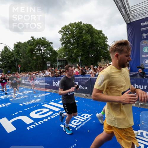 29.06.2025 - hella hamburg halbmarathon Zöllner http://msf.ph/oto/8414564 29.06.2025 10:48:30 Ziel 1537, 3747, 5129, 5362, 5528, 6081, 6923, 8216, 9262, 10860, 11451, 12149, 12549, 12690, 12840, 13962, 14033, 14990, 15808, 17395, 17745, 17855, 18251, 18790, 18923 meine-sportfotos.de