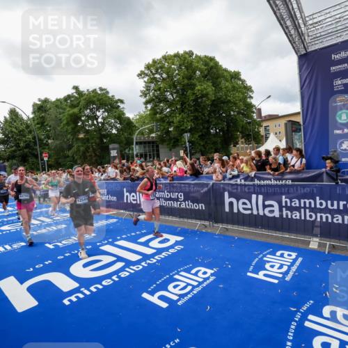29.06.2025 - hella hamburg halbmarathon Zöllner http://msf.ph/oto/8414594 29.06.2025 10:48:31 Ziel 3747, 5362, 5528, 6081, 6923, 8216, 9262, 10000, 10860, 11451, 12149, 12549, 12690, 12840, 13962, 14033, 14990, 15808, 15917, 17395, 17855, 18251, 18790, 18923 meine-sportfotos.de