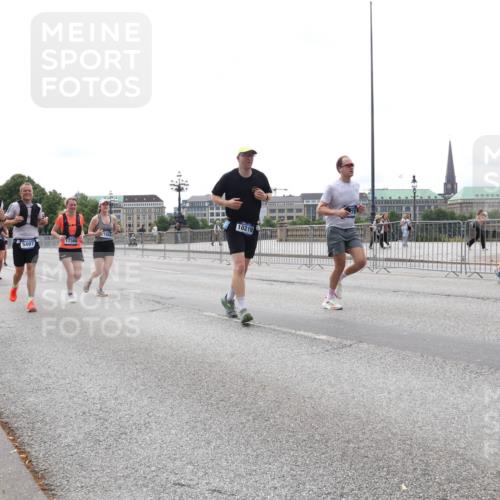29.06.2025 - hella hamburg halbmarathon Lena Gebhardt http://msf.ph/oto/8414609 29.06.2025 10:26:04 Lombardsbrücke 12838, 5497, 17369, 10219, 1305, 1479, 1481, 3343, 3617, 3765, 4267, 4268, 4315, 4378, 4797, 5028, 5497, 6159, 6663, 8276, 8306, 8674, 8881, 8942, 10104, 10219, 11107, 11139, 11596, 11699, 11828, 11859, 12074, 12505, 12826, 12827, 12838, 12945, 12946, 13653, 14063, 14179, 14223, 14356, 14726, 14936, 16289, 16354, 16381, 16927, 17369, 17712, 19144 meine-sportfotos.de