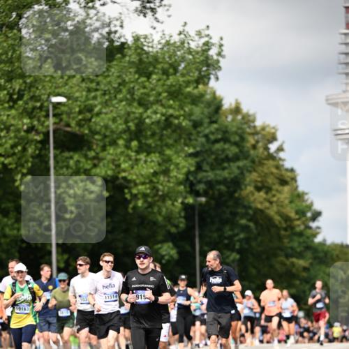 29.06.2025 - hella hamburg halbmarathon Dr. Thomas Lammeyer http://msf.ph/oto/8414619 29.06.2025 10:44:51 Kennedybrücke 1018, 1037, 1291, 1586, 1899, 2042, 2109, 2254, 2299, 2515, 2572, 3293, 3432, 3607, 3810, 4271, 4612, 5059, 5351, 5654, 5702, 5975, 6076, 6163, 6229, 6363, 6673, 6920, 7108, 7174, 8378, 8739, 8815, 8984, 9187, 9195, 9468, 9495, 9946, 9977, 10166, 10474, 10833, 11244 meine-sportfotos.de