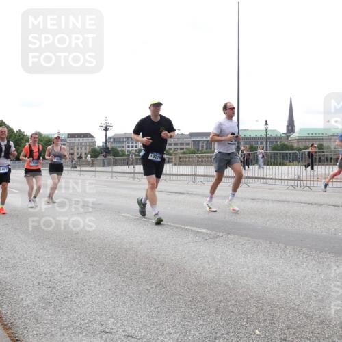 29.06.2025 - hella hamburg halbmarathon Lena Gebhardt http://msf.ph/oto/8414632 29.06.2025 10:26:05 Lombardsbrücke 12838, 5497, 10219, 1305, 1479, 1481, 3343, 3617, 3765, 4267, 4268, 4315, 4378, 4797, 5028, 5497, 6159, 6663, 8276, 8306, 8674, 8881, 8942, 10104, 10219, 11107, 11139, 11596, 11699, 11828, 11859, 12074, 12505, 12826, 12827, 12838, 12945, 12946, 13653, 14063, 14179, 14223, 14356, 14726, 14936, 16289, 16354, 16381, 16927, 17369, 17712, 19144 meine-sportfotos.de