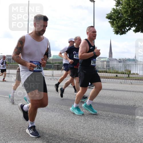 29.06.2025 - hella hamburg halbmarathon Lena Gebhardt http://msf.ph/oto/8414654 29.06.2025 10:17:27 Lombardsbrücke 52, 830, 286, 1015, 1083, 1137, 1204, 1274, 1298, 1331, 1348, 1356, 1458, 1477, 1553, 1749, 1795, 2225, 2259, 2305, 2548, 2860, 2908, 3210, 3292, 3464, 3466, 3622, 3802, 3803, 4194, 4218, 4852, 5002, 5023, 5390, 5929, 5930, 5995, 6126, 6128, 6254, 6336, 6352, 6520, 6522, 6786, 7011, 7257, 7258, 7291, 7345, 7376, 7410, 7413, 7445, 7566, 7647, 7844, 7945, 8144, 8210, 8253, 8263, 8309, 8351, 8433, 8558, 8895, 8983, 9152, 9259, 9848 meine-sportfotos.de