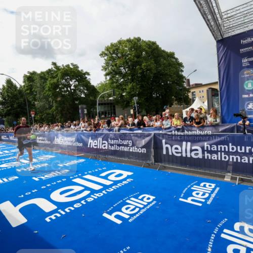 29.06.2025 - hella hamburg halbmarathon Zöllner http://msf.ph/oto/8414674 29.06.2025 10:25:28 Ziel 12067 meine-sportfotos.de