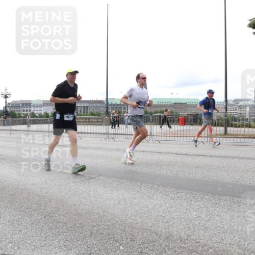 29.06.2025 - hella hamburg halbmarathon Lena Gebhardt http://msf.ph/oto/8414677 29.06.2025 10:26:05 Lombardsbrücke 7369, 10219, 1305, 1479, 1481, 3343, 3617, 3765, 4267, 4268, 4315, 4378, 4797, 5028, 5497, 6159, 6663, 8276, 8306, 8674, 8881, 8942, 10104, 10219, 11107, 11139, 11596, 11699, 11828, 11859, 12074, 12505, 12826, 12827, 12838, 12945, 12946, 13653, 14063, 14179, 14223, 14356, 14726, 14936, 16289, 16354, 16381, 16927, 17369, 17712, 19144 meine-sportfotos.de