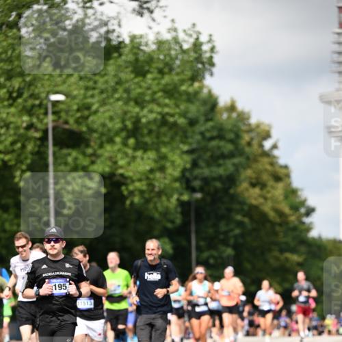 29.06.2025 - hella hamburg halbmarathon Dr. Thomas Lammeyer http://msf.ph/oto/8414682 29.06.2025 10:44:53 Kennedybrücke 1018, 1037, 1291, 1899, 2042, 2109, 2254, 2299, 2515, 2572, 3293, 3306, 3432, 3607, 3810, 4271, 4612, 5059, 5351, 5702, 5753, 5975, 6076, 6163, 6229, 6363, 6673, 6920, 7108, 8378, 8739, 8815, 8984, 9187, 9195, 9468, 9946, 9977, 10166, 10474, 10833, 10920, 10940 meine-sportfotos.de