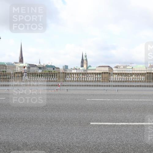 29.06.2025 - hella hamburg halbmarathon Lena Gebhardt http://msf.ph/oto/8414686 29.06.2025 08:55:59 Lombardsbrücke  meine-sportfotos.de