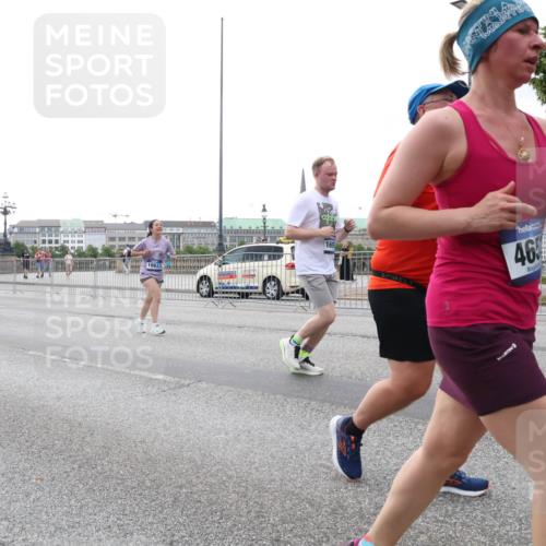 29.06.2025 - hella hamburg halbmarathon Lena Gebhardt http://msf.ph/oto/8414694 29.06.2025 10:51:26 Lombardsbrücke 5357, 16633, 169, 465, 1203, 1404, 1478, 1617, 1997, 2202, 2308, 2380, 2484, 2485, 2593, 2736, 2778, 3240, 3934, 3991, 4156, 4652, 4713, 4748, 4808, 4878, 4920, 5286, 5289, 5291, 5357, 5394, 5530, 5716, 5717, 6007, 6091, 6885, 6945, 6954, 6961, 7012, 7769, 7770, 7771, 7825, 7841, 7871, 7992, 8040, 8125, 8399, 8410, 8672, 9166, 9167, 9340, 9462, 9582, 9583, 9763, 10496, 10521, 11034, 11052, 11252, 11268, 11575, 11875 meine-sportfotos.de