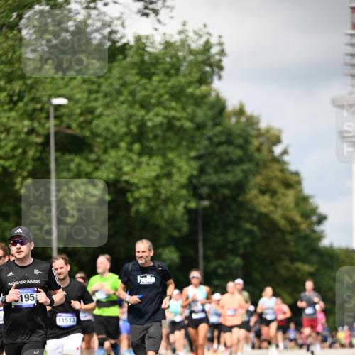 29.06.2025 - hella hamburg halbmarathon Dr. Thomas Lammeyer http://msf.ph/oto/8414699 29.06.2025 10:44:53 Kennedybrücke 1018, 1037, 1291, 1899, 2042, 2109, 2254, 2299, 2515, 2572, 3293, 3306, 3432, 3607, 3810, 4271, 4612, 5059, 5351, 5702, 5753, 5975, 6076, 6163, 6229, 6363, 6673, 6920, 7108, 8378, 8739, 8815, 8984, 9187, 9195, 9468, 9946, 9977, 10166, 10474, 10833, 10920, 10940 meine-sportfotos.de