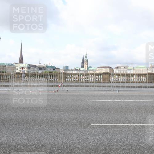 29.06.2025 - hella hamburg halbmarathon Lena Gebhardt http://msf.ph/oto/8414718 29.06.2025 08:55:59 Lombardsbrücke  meine-sportfotos.de