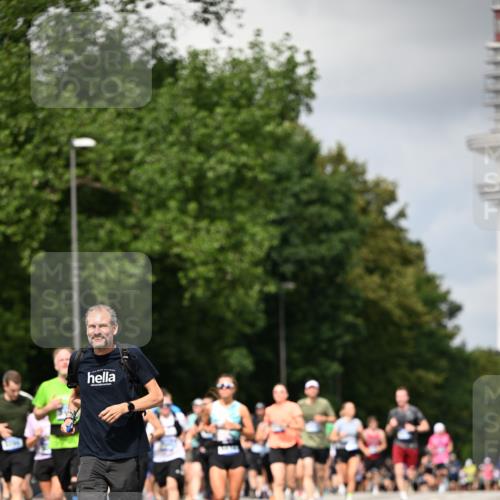 29.06.2025 - hella hamburg halbmarathon Dr. Thomas Lammeyer http://msf.ph/oto/8414745 29.06.2025 10:44:55 Kennedybrücke 1018, 1037, 1899, 2042, 2109, 2254, 2299, 2515, 2572, 3293, 3306, 3432, 3607, 3810, 4271, 4612, 5059, 5351, 5702, 5753, 5975, 6076, 6098, 6163, 6229, 6363, 6806, 6920, 7108, 7956, 8378, 8739, 8815, 8984, 9187, 9195, 9237, 9468, 9946, 9977, 10166, 10474, 10920, 10940, 11053 meine-sportfotos.de