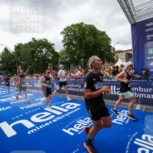 29.06.2025 - hella hamburg halbmarathon Zöllner http://msf.ph/oto/8414759 29.06.2025 10:48:38 Ziel 1163, 1176, 2213, 4553, 5421, 9538, 10000, 10859, 10860, 11579, 12149, 12690, 14033, 15573, 15808, 15917, 17395, 18251, 18815 meine-sportfotos.de