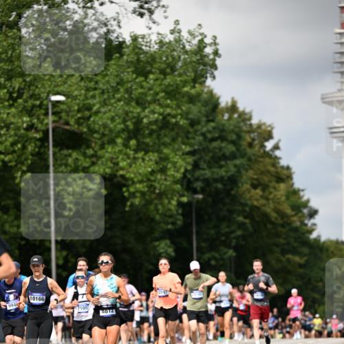 29.06.2025 - hella hamburg halbmarathon Dr. Thomas Lammeyer http://msf.ph/oto/8414773 29.06.2025 10:44:56 Kennedybrücke 1018, 1037, 2042, 2109, 2254, 2299, 2515, 3293, 3306, 3432, 3607, 3810, 4271, 4612, 5059, 5351, 5702, 5753, 5975, 6076, 6098, 6163, 6229, 6363, 6806, 6920, 7108, 7956, 8378, 8739, 8815, 8984, 9187, 9195, 9237, 9468, 9946, 9977, 10166, 10474, 10920, 10940, 11053 meine-sportfotos.de