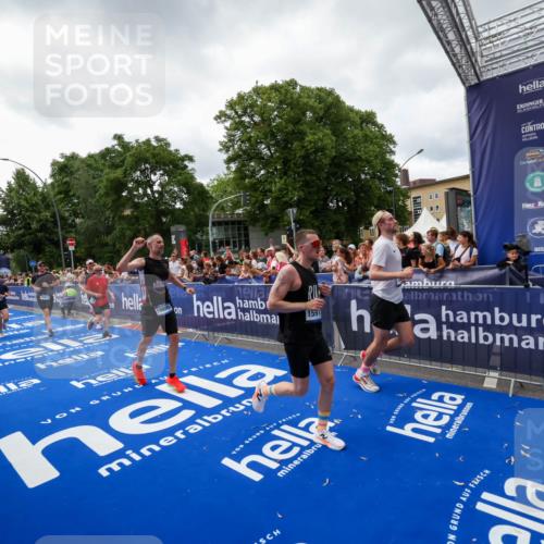 29.06.2025 - hella hamburg halbmarathon Zöllner http://msf.ph/oto/8414779 29.06.2025 10:48:39 Ziel 1163, 1176, 2213, 4553, 5421, 9538, 10000, 10859, 10860, 11579, 14511, 15573, 15808, 15917, 18251, 18815 meine-sportfotos.de