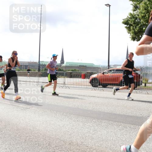 29.06.2025 - hella hamburg halbmarathon Lena Gebhardt http://msf.ph/oto/8414787 29.06.2025 10:42:10 Lombardsbrücke 4735, 1063, 3326, 1039, 1150, 1360, 1624, 1648, 1712, 1752, 1929, 1957, 2069, 2145, 2523, 2974, 3276, 3326, 3459, 3460, 3568, 3605, 4329, 4353, 4541, 4735, 4736, 4787, 4885, 4891, 4892, 5419, 5432, 5671, 5810, 6136, 6137, 6153, 6320, 6430, 6436, 6618, 6828, 6837, 6846, 6917, 7260, 7357, 7477, 7557, 7666, 7955, 8014, 8300, 8301, 8443, 8459, 8525, 8526, 8712, 8897, 8908, 9008, 9223, 9370, 9467, 9588, 9980, 10027, 10532, 10623 meine-sportfotos.de