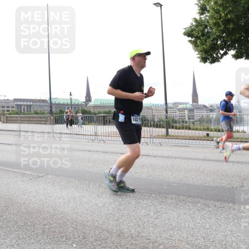 29.06.2025 - hella hamburg halbmarathon Lena Gebhardt http://msf.ph/oto/8414790 29.06.2025 10:26:06 Lombardsbrücke 17369, 1029, 1305, 1479, 1481, 3343, 3617, 3765, 4267, 4268, 4315, 4378, 4797, 5497, 6159, 6663, 8276, 8306, 8674, 8881, 8942, 10104, 10219, 11107, 11139, 11596, 11699, 11828, 11859, 12074, 12505, 12826, 12827, 12838, 12945, 12946, 13653, 14063, 14179, 14223, 14356, 14726, 14936, 16289, 16354, 16381, 16927, 17369, 17712, 19144 meine-sportfotos.de