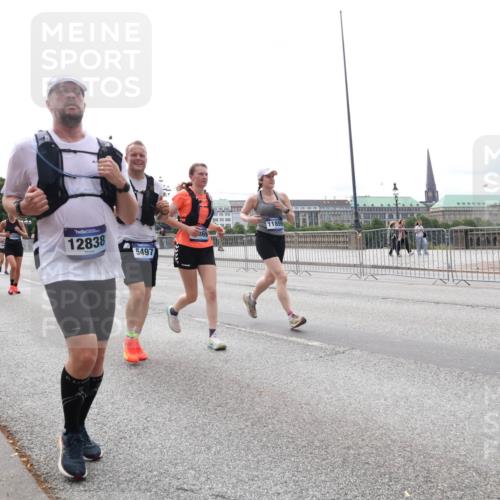 29.06.2025 - hella hamburg halbmarathon Lena Gebhardt http://msf.ph/oto/8414816 29.06.2025 10:26:06 Lombardsbrücke 19144, 12946, 12838, 369, 5497, 11859, 1305, 1479, 1481, 3343, 3617, 3765, 4267, 4268, 4315, 4378, 4797, 5497, 6159, 6663, 8276, 8306, 8674, 8881, 8942, 10104, 10219, 11107, 11139, 11596, 11699, 11828, 11859, 12074, 12505, 12826, 12827, 12838, 12945, 12946, 13653, 14063, 14179, 14223, 14356, 14726, 14936, 16289, 16354, 16381, 16927, 17369, 17712, 19144 meine-sportfotos.de