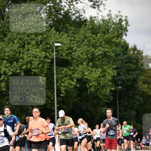 29.06.2025 - hella hamburg halbmarathon Dr. Thomas Lammeyer http://msf.ph/oto/8414837 29.06.2025 10:45:00 Kennedybrücke 1018, 1037, 1075, 1323, 2042, 2109, 2254, 2299, 3293, 3306, 3432, 3607, 3810, 4612, 4906, 5059, 5351, 5702, 5753, 6076, 6098, 6163, 6229, 6363, 6806, 7108, 7956, 8378, 8739, 8815, 9195, 9237, 9946, 9977, 10166, 10474, 10920, 10940, 11053, 11176 meine-sportfotos.de