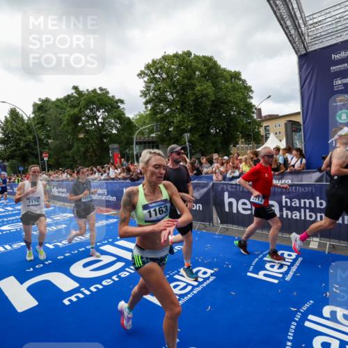 29.06.2025 - hella hamburg halbmarathon Zöllner http://msf.ph/oto/8414840 29.06.2025 10:48:41 Ziel 1163, 1176, 2213, 4553, 5421, 9538, 10859, 11579, 14511, 15384, 15573, 17127, 18815 meine-sportfotos.de