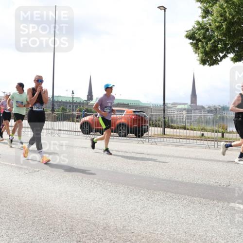 29.06.2025 - hella hamburg halbmarathon Lena Gebhardt http://msf.ph/oto/8414847 29.06.2025 10:42:11 Lombardsbrücke 18137, 4735, 15355, 10623, 16743, 1039, 1150, 1360, 1624, 1648, 1712, 1752, 1929, 1957, 2069, 2145, 2523, 2974, 3276, 3326, 3459, 3460, 3568, 3605, 4329, 4353, 4541, 4735, 4736, 4885, 4891, 4892, 5403, 5419, 5432, 5671, 5810, 6136, 6137, 6153, 6320, 6430, 6436, 6618, 6828, 6837, 6846, 6917, 7040, 7260, 7357, 7477, 7557, 7666, 7955, 8014, 8300, 8301, 8443, 8459, 8525, 8526, 8712, 8897, 8908, 9008, 9223, 9370, 9467, 9588, 9980, 10027, 10532, 10623 meine-sportfotos.de