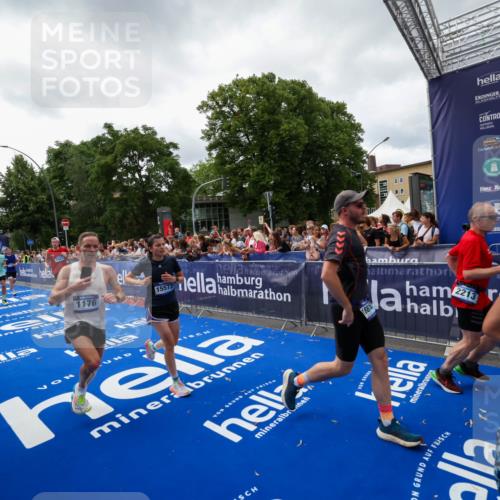 29.06.2025 - hella hamburg halbmarathon Zöllner http://msf.ph/oto/8414849 29.06.2025 10:48:42 Ziel 1163, 1176, 2213, 4553, 5421, 9538, 10859, 11579, 14511, 15384, 15573, 17127, 18815 meine-sportfotos.de
