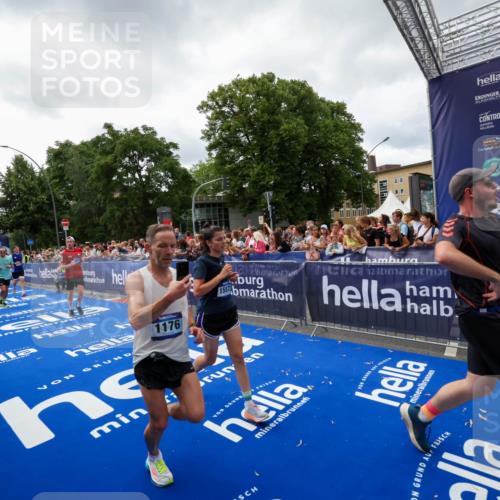 29.06.2025 - hella hamburg halbmarathon Zöllner http://msf.ph/oto/8414857 29.06.2025 10:48:42 Ziel 1163, 1176, 2213, 4553, 5421, 9538, 10859, 11579, 14511, 15384, 15573, 17127, 18815 meine-sportfotos.de