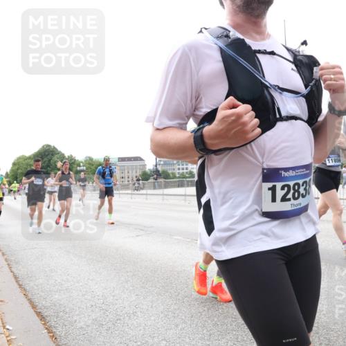 29.06.2025 - hella hamburg halbmarathon Lena Gebhardt http://msf.ph/oto/8414885 29.06.2025 10:26:07 Lombardsbrücke 12946, 12838, 11859, 1305, 1479, 1481, 3343, 3617, 3765, 4267, 4268, 4315, 4378, 4797, 5497, 6159, 6663, 8276, 8306, 8357, 8674, 8881, 8942, 10104, 10219, 11107, 11139, 11596, 11699, 11828, 11859, 12074, 12505, 12826, 12827, 12838, 12945, 12946, 13653, 14063, 14179, 14223, 14356, 14726, 14936, 16289, 16354, 16381, 16927, 17369, 17712, 19144 meine-sportfotos.de