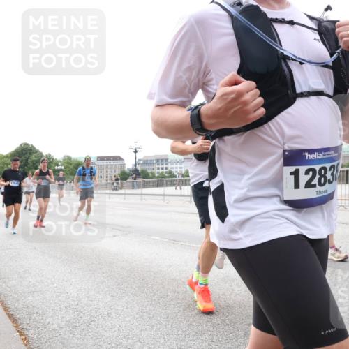 29.06.2025 - hella hamburg halbmarathon Lena Gebhardt http://msf.ph/oto/8414906 29.06.2025 10:26:07 Lombardsbrücke 3, 1283, 1305, 1479, 1481, 3343, 3617, 3765, 4267, 4268, 4315, 4378, 4797, 5497, 6159, 6663, 8276, 8306, 8357, 8674, 8881, 8942, 10104, 10219, 11107, 11139, 11596, 11699, 11828, 11859, 12074, 12505, 12826, 12827, 12838, 12945, 12946, 13653, 14063, 14179, 14223, 14356, 14726, 14936, 16289, 16354, 16381, 16927, 17369, 17712, 19144 meine-sportfotos.de
