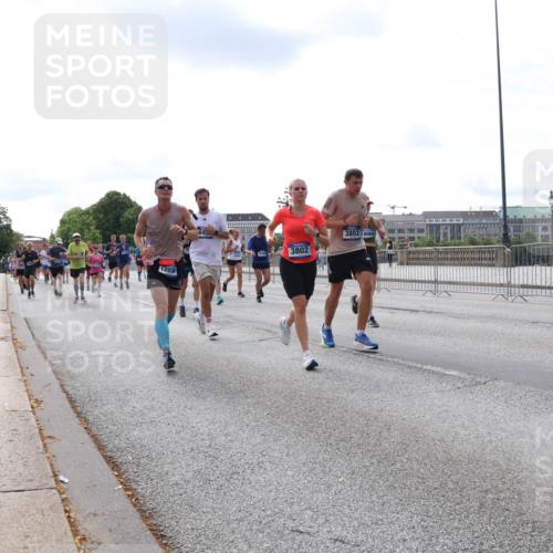 29.06.2025 - hella hamburg halbmarathon Lena Gebhardt http://msf.ph/oto/8414920 29.06.2025 10:17:29 Lombardsbrücke 1803, 3802, 3803, 18060, 1015, 1083, 1137, 1204, 1274, 1298, 1348, 1356, 1458, 1477, 1553, 1749, 1795, 2094, 2259, 2305, 2548, 2860, 2908, 3210, 3292, 3464, 3466, 3622, 3802, 3803, 4194, 4218, 4852, 5002, 5023, 5390, 5929, 5930, 5995, 6126, 6128, 6254, 6336, 6352, 6520, 6522, 6786, 7011, 7258, 7291, 7345, 7410, 7413, 7445, 7566, 7647, 7844, 7945, 8144, 8210, 8253, 8309, 8351, 8433, 8558, 8895, 8983, 9152, 9259, 9400, 9848 meine-sportfotos.de