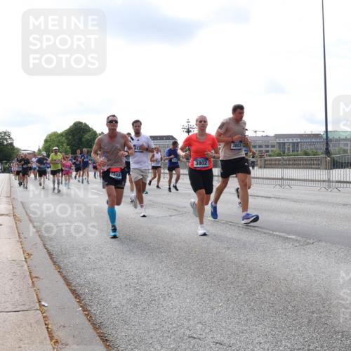 29.06.2025 - hella hamburg halbmarathon Lena Gebhardt http://msf.ph/oto/8414941 29.06.2025 10:17:29 Lombardsbrücke 1803, 843, 3802, 3803, 1015, 1083, 1137, 1204, 1274, 1298, 1348, 1356, 1458, 1477, 1553, 1749, 1795, 2094, 2259, 2305, 2548, 2860, 2908, 3210, 3292, 3464, 3466, 3622, 3802, 3803, 4194, 4218, 4852, 5002, 5023, 5390, 5929, 5930, 5995, 6126, 6128, 6254, 6336, 6352, 6520, 6522, 6786, 7011, 7258, 7291, 7345, 7410, 7413, 7445, 7566, 7647, 7844, 7945, 8144, 8210, 8253, 8309, 8351, 8433, 8558, 8895, 8983, 9152, 9259, 9400, 9848 meine-sportfotos.de