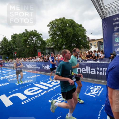 29.06.2025 - hella hamburg halbmarathon Zöllner http://msf.ph/oto/8414952 29.06.2025 10:48:45 Ziel 1094, 2442, 4553, 9538, 10859, 12533, 14511, 15384, 17127 meine-sportfotos.de