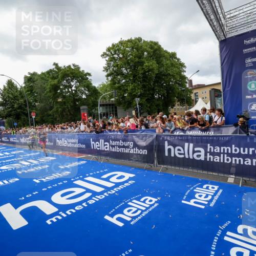 29.06.2025 - hella hamburg halbmarathon Zöllner http://msf.ph/oto/8414973 29.06.2025 10:48:47 Ziel 1094, 1884, 1892, 2442, 9482, 11519, 12533, 14511, 15384, 17007, 17127 meine-sportfotos.de
