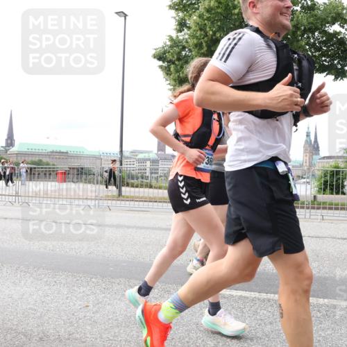 29.06.2025 - hella hamburg halbmarathon Lena Gebhardt http://msf.ph/oto/8415009 29.06.2025 10:26:08 Lombardsbrücke 36, 1305, 1479, 1481, 3343, 3617, 3765, 4267, 4268, 4315, 4378, 4797, 5497, 6159, 6663, 7929, 8276, 8306, 8357, 8674, 8881, 8942, 10104, 10219, 11107, 11139, 11596, 11699, 11828, 11859, 12074, 12505, 12826, 12827, 12838, 12945, 12946, 14063, 14179, 14223, 14356, 14726, 14936, 16289, 16354, 16381, 16927, 17369, 17712, 19144 meine-sportfotos.de