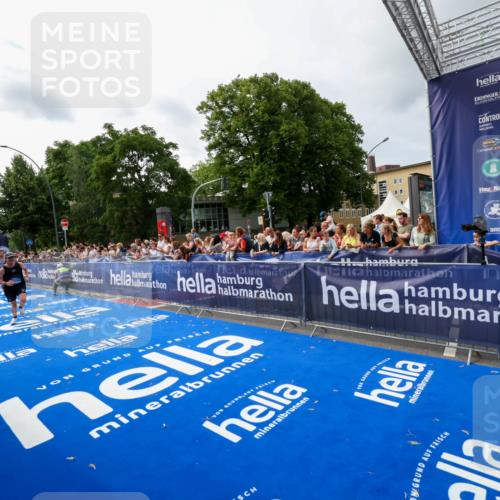 29.06.2025 - hella hamburg halbmarathon Zöllner http://msf.ph/oto/8415030 29.06.2025 10:25:57 Ziel 9767, 10468, 17258, 18692 meine-sportfotos.de