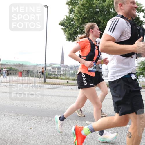 29.06.2025 - hella hamburg halbmarathon Lena Gebhardt http://msf.ph/oto/8415031 29.06.2025 10:26:08 Lombardsbrücke 1305, 1479, 1481, 3343, 3617, 3765, 4267, 4268, 4315, 4378, 4797, 5497, 6159, 6663, 7929, 8276, 8306, 8357, 8674, 8881, 8942, 10104, 10219, 11107, 11139, 11596, 11699, 11828, 11859, 12074, 12505, 12826, 12827, 12838, 12945, 12946, 14063, 14179, 14223, 14356, 14726, 14936, 16289, 16354, 16381, 16927, 17369, 17712, 19144 meine-sportfotos.de