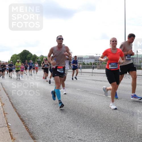 29.06.2025 - hella hamburg halbmarathon Lena Gebhardt http://msf.ph/oto/8415033 29.06.2025 10:17:30 Lombardsbrücke 1762, 1803, 3802, 3803, 1015, 1083, 1137, 1204, 1274, 1298, 1348, 1356, 1458, 1477, 1749, 1795, 2094, 2259, 2305, 2548, 2860, 2908, 3210, 3292, 3464, 3466, 3622, 3802, 3803, 4194, 4218, 4852, 5002, 5023, 5390, 5929, 5930, 5995, 6126, 6128, 6254, 6336, 6352, 6520, 6522, 6786, 7011, 7258, 7291, 7410, 7413, 7445, 7566, 7647, 7844, 7945, 8144, 8210, 8253, 8309, 8351, 8433, 8558, 8895, 8983, 9152, 9259, 9400, 9848 meine-sportfotos.de