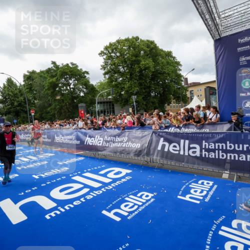 29.06.2025 - hella hamburg halbmarathon Zöllner http://msf.ph/oto/8415044 29.06.2025 10:48:50 Ziel 1094, 1884, 1892, 2442, 9482, 11519, 12533, 15309, 15384, 16653, 17007 meine-sportfotos.de