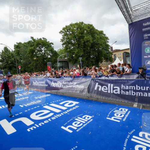 29.06.2025 - hella hamburg halbmarathon Zöllner http://msf.ph/oto/8415056 29.06.2025 10:48:50 Ziel 1094, 1884, 1892, 2442, 9482, 11519, 12533, 15309, 15384, 16653, 17007 meine-sportfotos.de