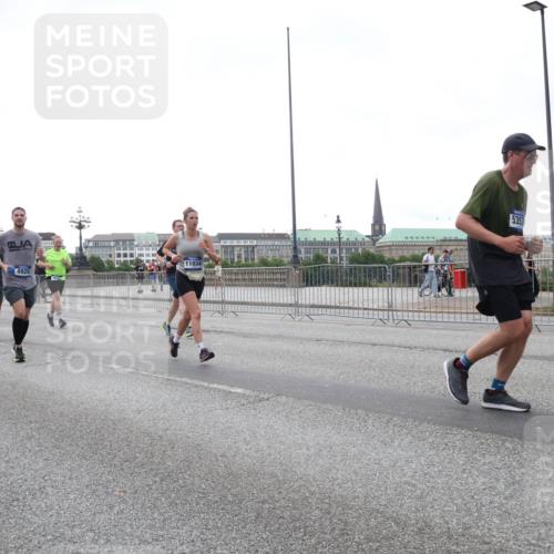 29.06.2025 - hella hamburg halbmarathon Lena Gebhardt http://msf.ph/oto/8415061 29.06.2025 10:51:29 Lombardsbrücke 11609, 4920, 11034, 5357, 1203, 1404, 1478, 1617, 1997, 2202, 2308, 2380, 2484, 2485, 2593, 2736, 2778, 3240, 3934, 3991, 4156, 4652, 4713, 4748, 4808, 4878, 4920, 5286, 5289, 5291, 5357, 5394, 5530, 5716, 5717, 6007, 6091, 6885, 6945, 6947, 6954, 6961, 7012, 7769, 7770, 7771, 7841, 7871, 7992, 8040, 8125, 8399, 8410, 8672, 9166, 9167, 9340, 9462, 9582, 9583, 9763, 10496, 10521, 10830, 11034, 11052, 11252, 11268, 11575, 11875 meine-sportfotos.de