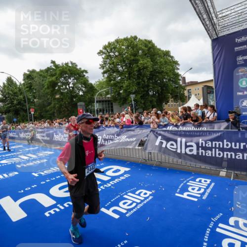 29.06.2025 - hella hamburg halbmarathon Zöllner http://msf.ph/oto/8415068 29.06.2025 10:48:51 Ziel 1094, 1884, 1892, 2442, 9482, 11519, 12421, 12533, 15309, 16653, 17007 meine-sportfotos.de