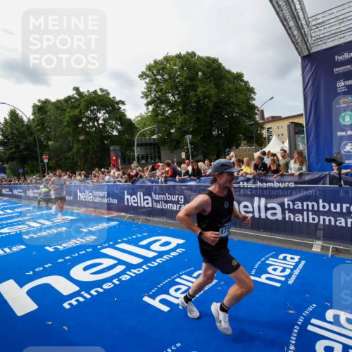 29.06.2025 - hella hamburg halbmarathon Zöllner http://msf.ph/oto/8415089 29.06.2025 10:25:58 Ziel 9767, 10468, 17258, 18692 meine-sportfotos.de