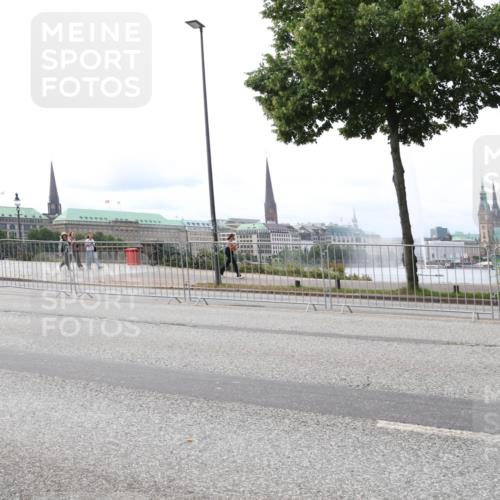 29.06.2025 - hella hamburg halbmarathon Lena Gebhardt http://msf.ph/oto/8415099 29.06.2025 10:26:08 Lombardsbrücke 1305, 1479, 1481, 3343, 3617, 3765, 4267, 4268, 4315, 4378, 4797, 5497, 6159, 6663, 7929, 8276, 8306, 8357, 8674, 8881, 8942, 10104, 10219, 11107, 11139, 11596, 11699, 11828, 11859, 12074, 12505, 12826, 12827, 12838, 12945, 12946, 14063, 14179, 14223, 14356, 14726, 14936, 16289, 16354, 16381, 16927, 17369, 17712, 19144 meine-sportfotos.de