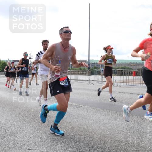 29.06.2025 - hella hamburg halbmarathon Lena Gebhardt http://msf.ph/oto/8415102 29.06.2025 10:17:30 Lombardsbrücke 176, 7011, 18060, 3802, 1803, 1015, 1083, 1137, 1204, 1274, 1298, 1348, 1356, 1458, 1477, 1749, 1795, 2094, 2259, 2305, 2548, 2860, 2908, 3210, 3292, 3464, 3466, 3622, 3802, 3803, 4194, 4218, 4852, 5002, 5023, 5390, 5929, 5930, 5995, 6126, 6128, 6254, 6336, 6352, 6520, 6522, 6786, 7011, 7258, 7291, 7410, 7413, 7445, 7566, 7647, 7844, 7945, 8144, 8210, 8253, 8309, 8351, 8433, 8558, 8895, 8983, 9152, 9259, 9400, 9848 meine-sportfotos.de