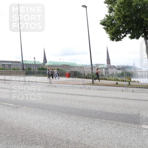 29.06.2025 - hella hamburg halbmarathon Lena Gebhardt http://msf.ph/oto/8415122 29.06.2025 10:26:09 Lombardsbrücke 1300, 1305, 1479, 1481, 3617, 3765, 4267, 4268, 4315, 4378, 4797, 5497, 6159, 6663, 7929, 8276, 8306, 8357, 8674, 8881, 8942, 10104, 10219, 11107, 11139, 11596, 11699, 11828, 11859, 12074, 12505, 12826, 12827, 12838, 12945, 12946, 14063, 14179, 14223, 14356, 14726, 16289, 16354, 16381, 16927, 17369, 17712, 19144 meine-sportfotos.de