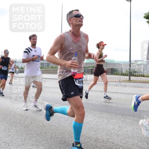 29.06.2025 - hella hamburg halbmarathon Lena Gebhardt http://msf.ph/oto/8415148 29.06.2025 10:17:31 Lombardsbrücke 7011, 3, 80, 1015, 1083, 1137, 1204, 1274, 1298, 1348, 1356, 1458, 1477, 1749, 1795, 2094, 2259, 2305, 2548, 2860, 2908, 3210, 3292, 3464, 3466, 3802, 3803, 4194, 4218, 4852, 5002, 5023, 5390, 5611, 5733, 5929, 5930, 5995, 6126, 6128, 6254, 6336, 6352, 6520, 6522, 6786, 7011, 7258, 7291, 7410, 7413, 7445, 7566, 7647, 7844, 7945, 8144, 8210, 8253, 8309, 8351, 8433, 8558, 8895, 8983, 9152, 9259, 9400, 9798, 9848 meine-sportfotos.de