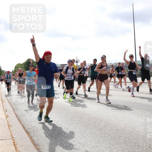 29.06.2025 - hella hamburg halbmarathon Lena Gebhardt http://msf.ph/oto/8415160 29.06.2025 10:42:13 Lombardsbrücke 3276, 12682, 9223, 2145, 11840, 1833, 1039, 1150, 1360, 1624, 1648, 1712, 1752, 1929, 1957, 2069, 2134, 2145, 2523, 2974, 3276, 3326, 3459, 3460, 3568, 3605, 4329, 4353, 4735, 4736, 4885, 4891, 4892, 5403, 5419, 5432, 5671, 5810, 6136, 6137, 6153, 6320, 6430, 6436, 6618, 6828, 6837, 6846, 6917, 7040, 7260, 7357, 7477, 7557, 7666, 7955, 8014, 8300, 8301, 8443, 8459, 8525, 8526, 8712, 8816, 8897, 8908, 9008, 9223, 9370, 9467, 9980, 10027, 10532, 10623 meine-sportfotos.de