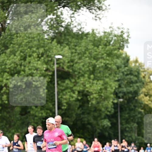 29.06.2025 - hella hamburg halbmarathon Dr. Thomas Lammeyer http://msf.ph/oto/8415187 29.06.2025 10:45:13 Kennedybrücke 1018, 1075, 1323, 2042, 2299, 3293, 3306, 3432, 4612, 4906, 5059, 5753, 6076, 6098, 6163, 6806, 7108, 7293, 7585, 7956, 8378, 8429, 8430, 8878, 9237, 9946, 9962, 10166, 10920, 10940, 11053, 11176 meine-sportfotos.de