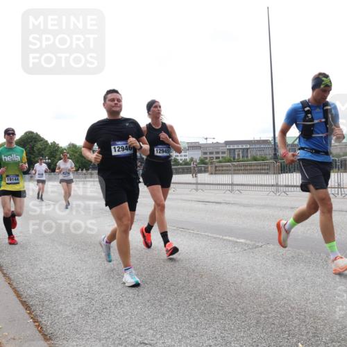 29.06.2025 - hella hamburg halbmarathon Lena Gebhardt http://msf.ph/oto/8415190 29.06.2025 10:26:09 Lombardsbrücke 12946, 12945, 19144, 1300, 1305, 1479, 1481, 3617, 3765, 4267, 4268, 4315, 4378, 4797, 5497, 6159, 6663, 7929, 8276, 8306, 8357, 8674, 8881, 8942, 10104, 10219, 11107, 11139, 11596, 11699, 11828, 11859, 12074, 12505, 12826, 12827, 12838, 12945, 12946, 14063, 14179, 14223, 14356, 14726, 16289, 16354, 16381, 16927, 17369, 17712, 19144 meine-sportfotos.de
