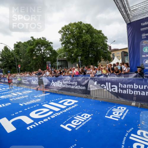 29.06.2025 - hella hamburg halbmarathon Zöllner http://msf.ph/oto/8415196 29.06.2025 10:48:56 Ziel 1892, 3213, 7067, 9661, 12421, 12534, 13009, 13976, 15309, 16653, 17007, 18873 meine-sportfotos.de