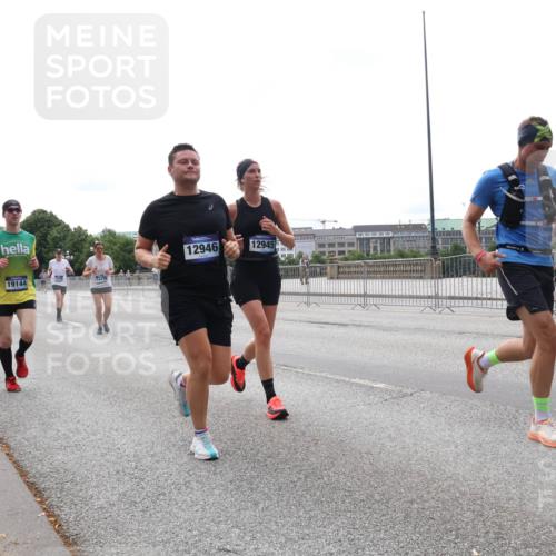 29.06.2025 - hella hamburg halbmarathon Lena Gebhardt http://msf.ph/oto/8415212 29.06.2025 10:26:10 Lombardsbrücke 19144, 12946, 12945, 1300, 1479, 1481, 3617, 3765, 4267, 4268, 4315, 4378, 4797, 4844, 5497, 6159, 6663, 6905, 7929, 8276, 8306, 8357, 8674, 8881, 8942, 10104, 10219, 11107, 11139, 11596, 11699, 11828, 11859, 12074, 12505, 12826, 12827, 12838, 12945, 12946, 14063, 14179, 14223, 14356, 14726, 16289, 16354, 16381, 16927, 17369, 17712, 19144 meine-sportfotos.de